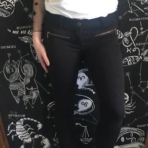 Black skinny pants